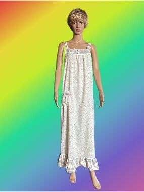 JC Penney’s ~ Size 11 ~ Vtg ~ USA ~ Union Made ~ White W/ Rainbow ~ Nightgown